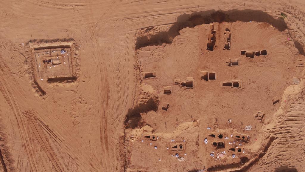 河南考古发现22座古墓-　　图为