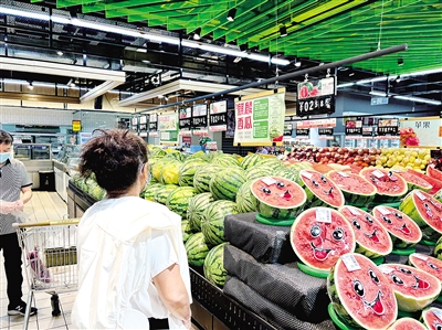 西瓜价格“大跳水” 批发价每斤跌